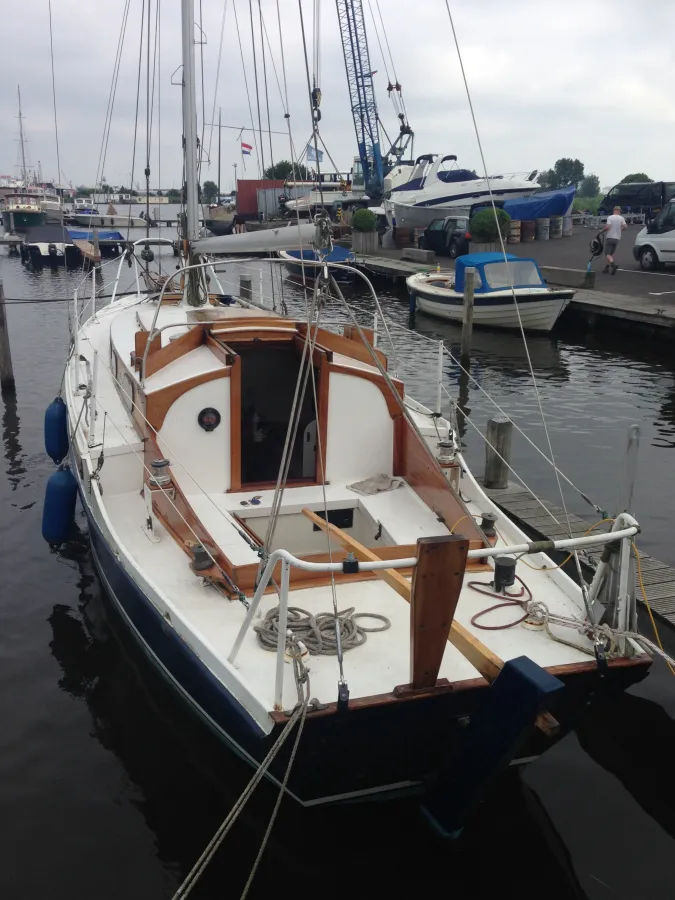 Wood Sailboat Golden Hind 31