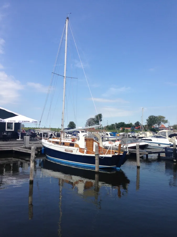 Wood Sailboat Golden Hind 31