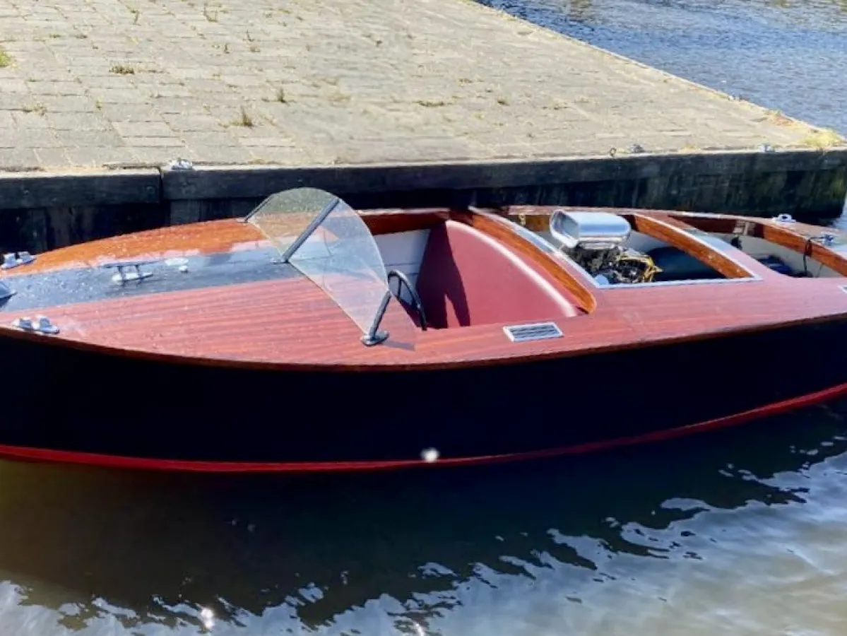 Wood Speedboat Runabout ChrisCraft Replica