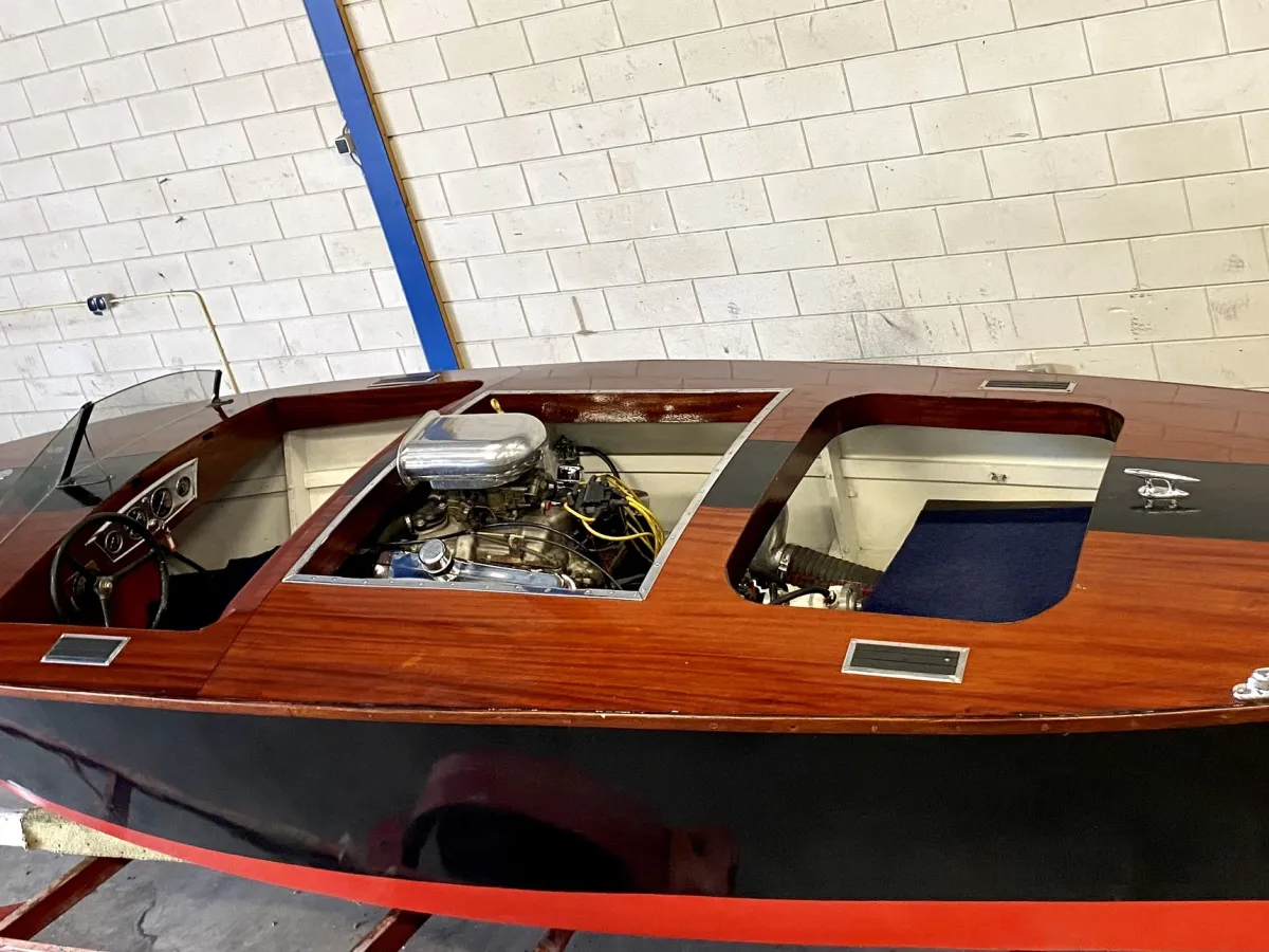 Wood Speedboat Runabout ChrisCraft Replica