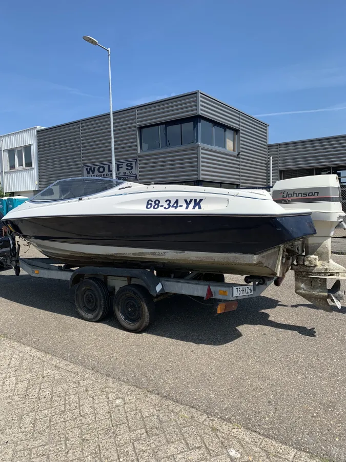 Polyester Speedboat Bayliner Capri