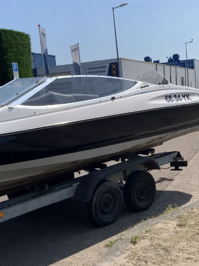 Polyester Speedboat Bayliner Capri