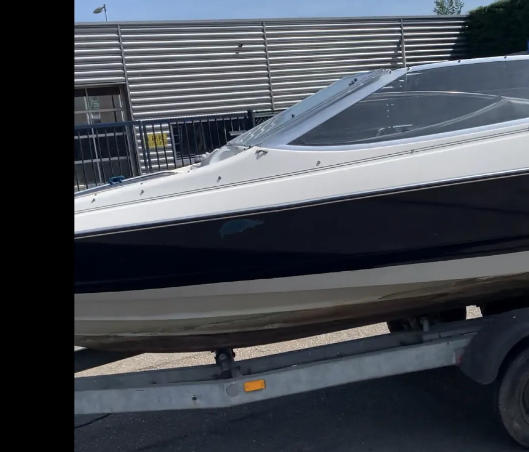 Polyester Speedboat Bayliner Capri