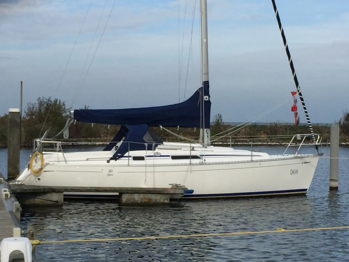 Polyester Sailboat Dufour 30 Classic