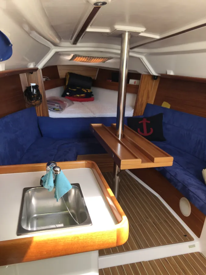 Polyester Sailboat Dufour 30 Classic