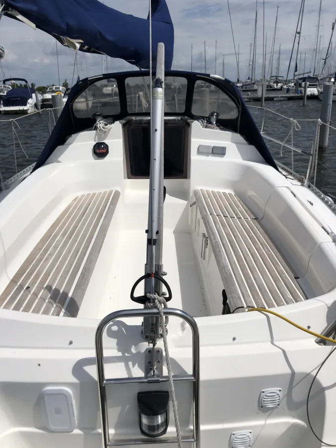 Polyester Sailboat Dufour 30 Classic