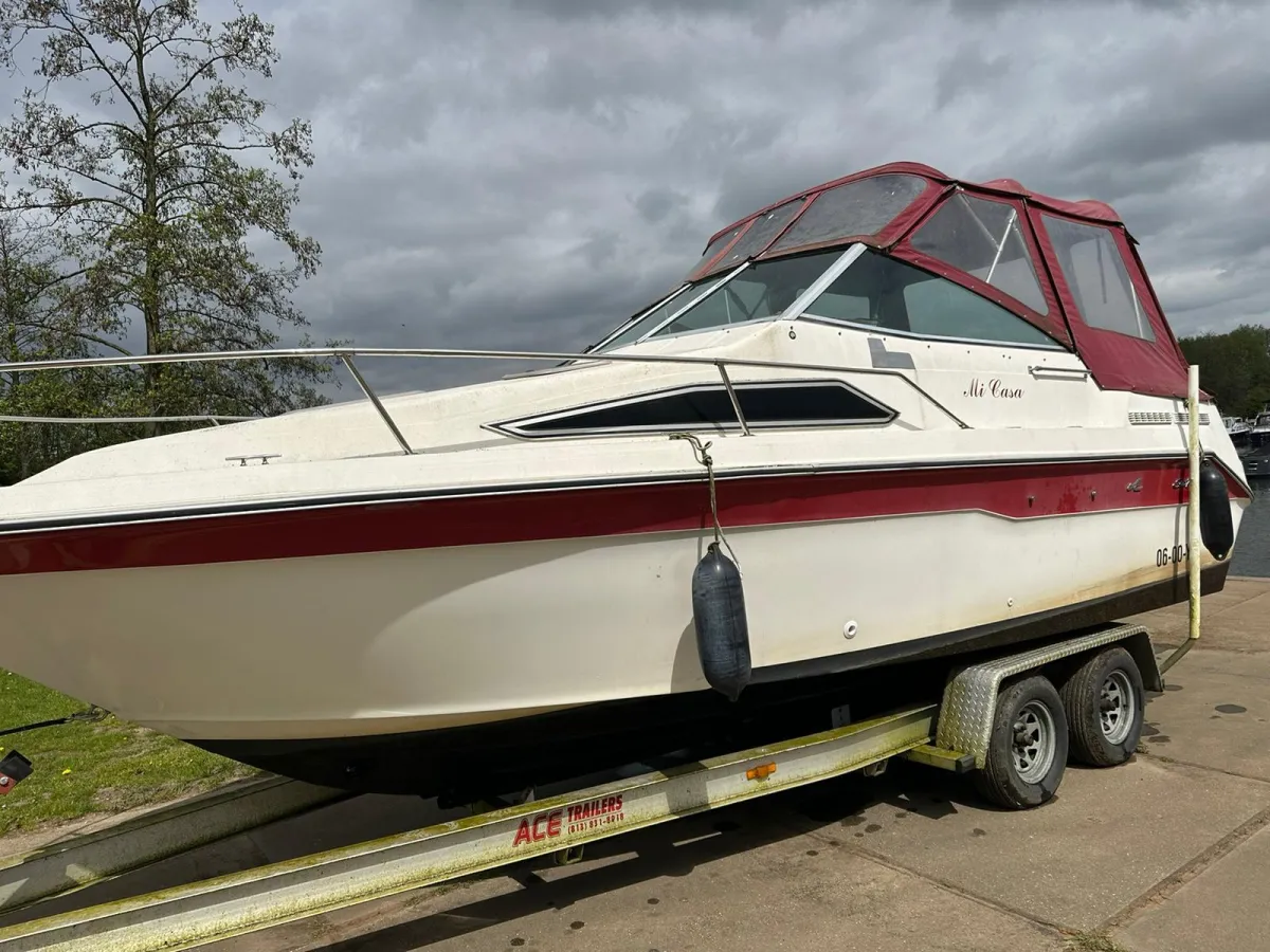 Polyester Motorboat Sea Ray 220 Sundancer