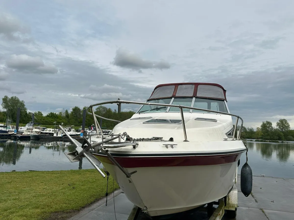 Polyester Motorboat Sea Ray 220 Sundancer