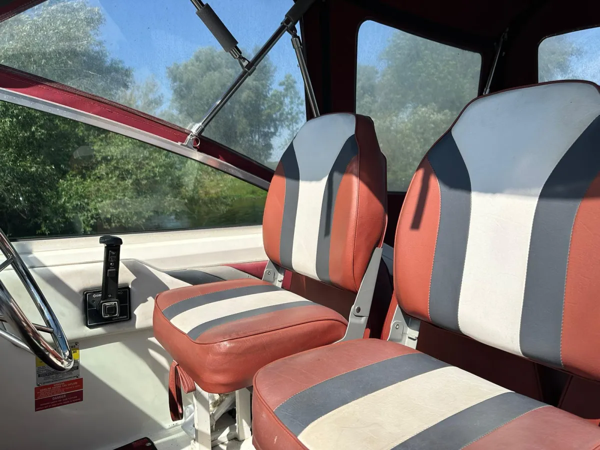 Polyester Motorboat Sea Ray 220 Sundancer