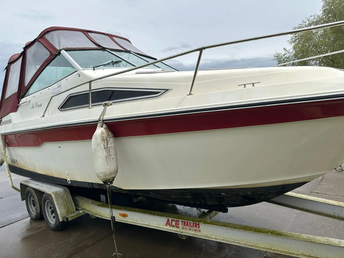 Polyester Motorboat Sea Ray 220 Sundancer