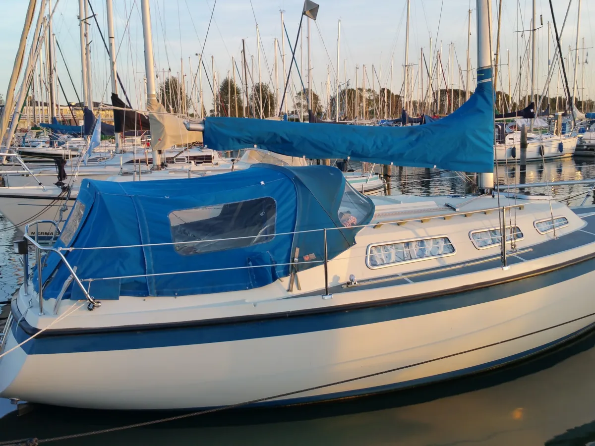 Polyester Sailboat Hurley 800