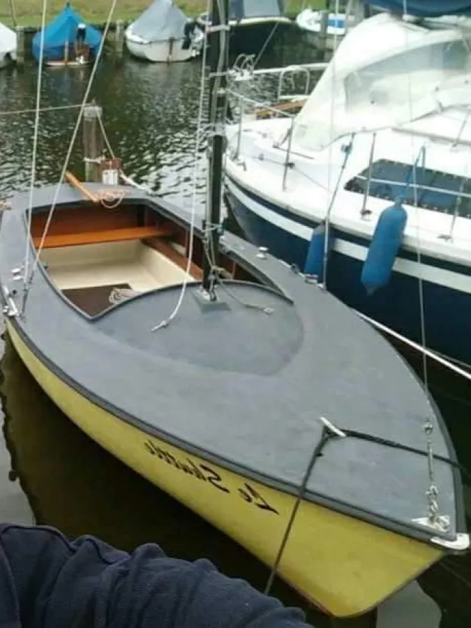 Polyester Sailboat Stockpaert 530