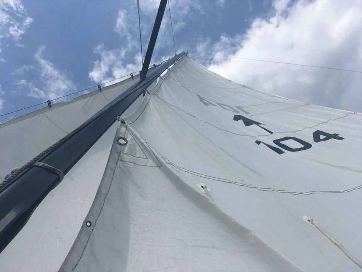 Polyester Sailboat Stockpaert 530