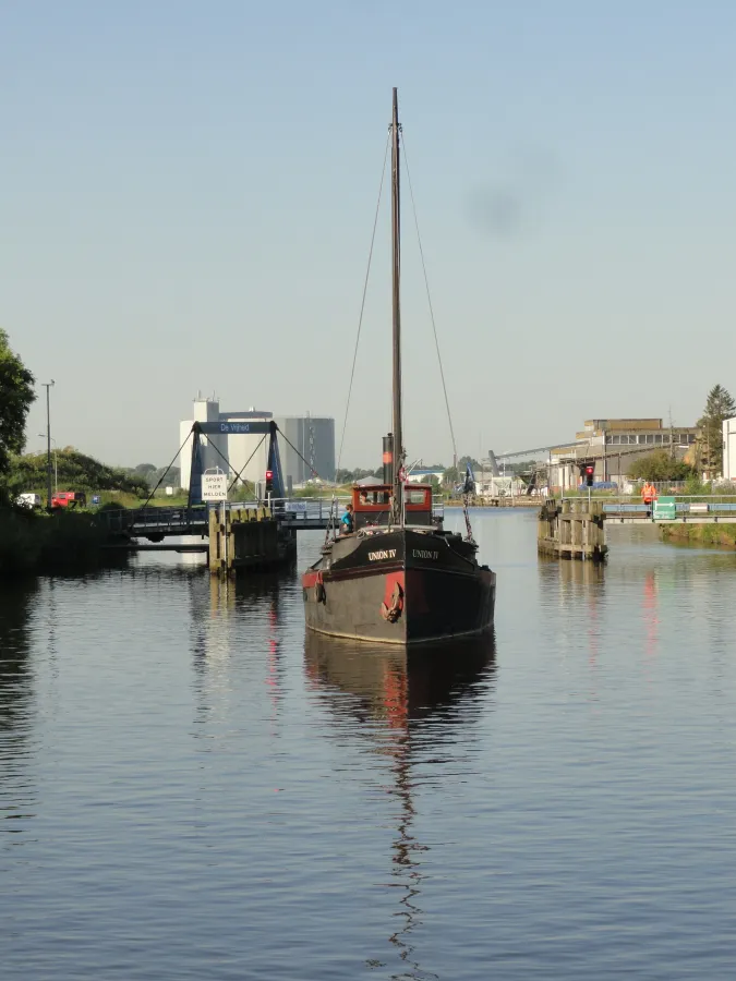 Steel Houseboat Stoombeurtschip 3618