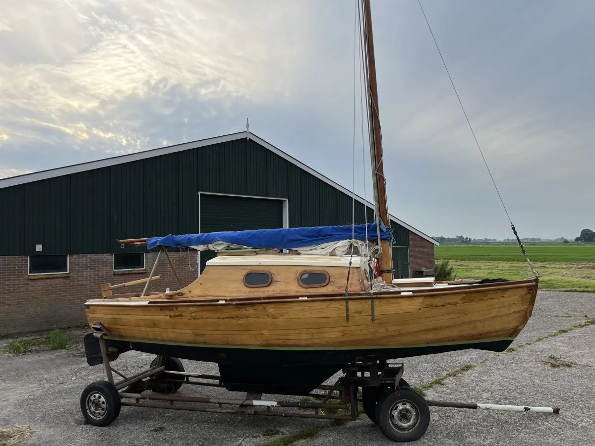 Wood Sailboat Cabin sailboat 600