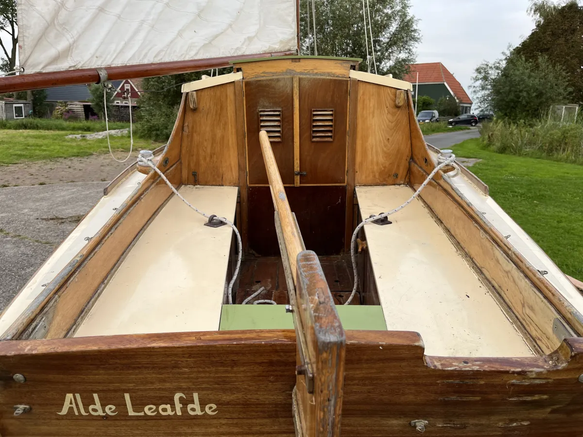 Wood Sailboat Cabin sailboat 600