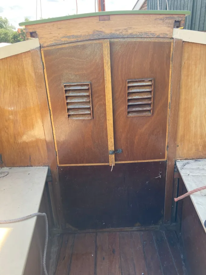 Wood Sailboat Cabin sailboat 600