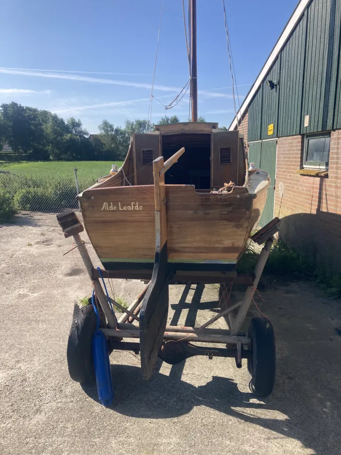 Wood Sailboat Cabin sailboat 600