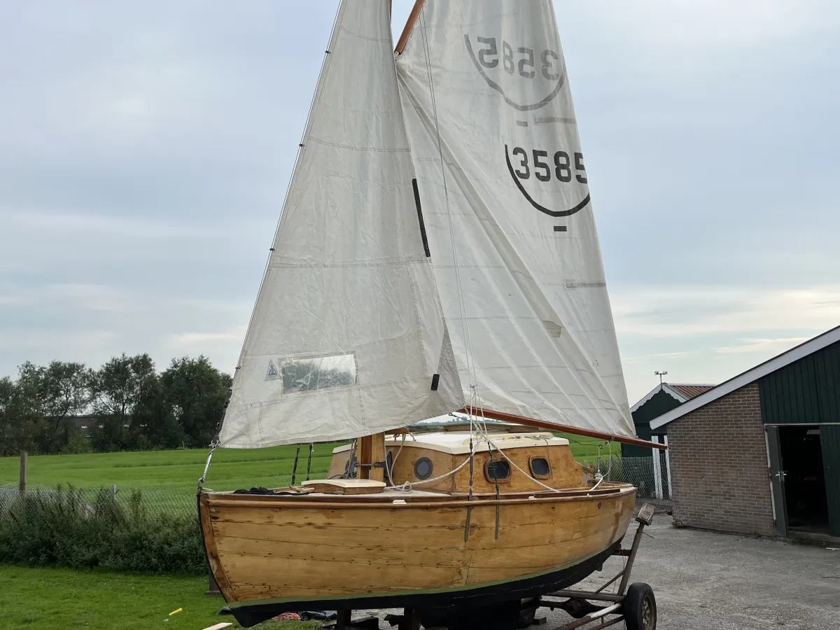 Wood Sailboat Cabin sailboat 600