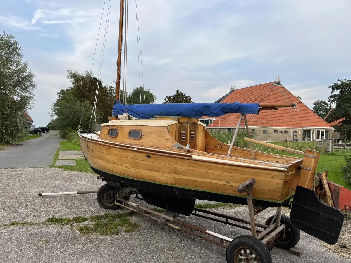 Wood Sailboat Cabin sailboat 600