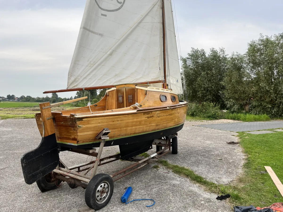 Wood Sailboat Cabin sailboat 600