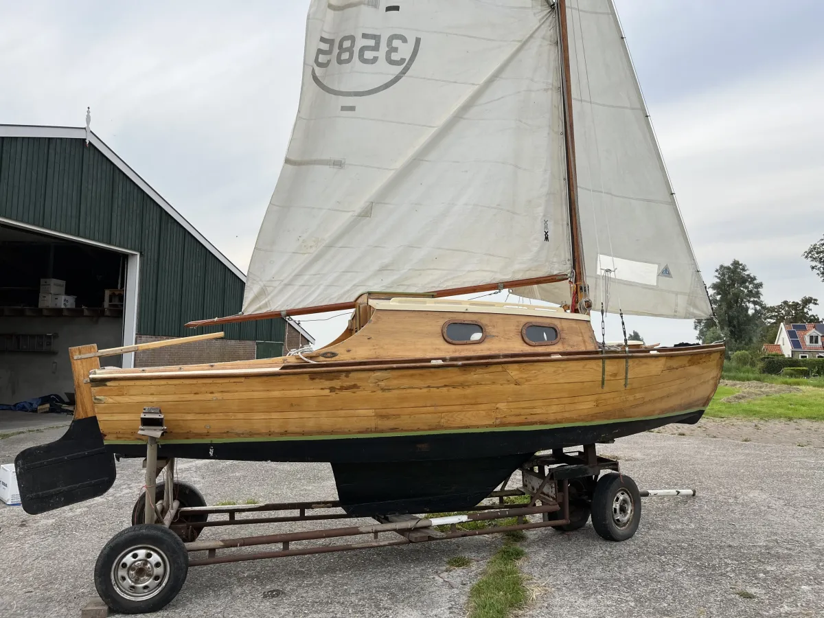 Wood Sailboat Cabin sailboat 600