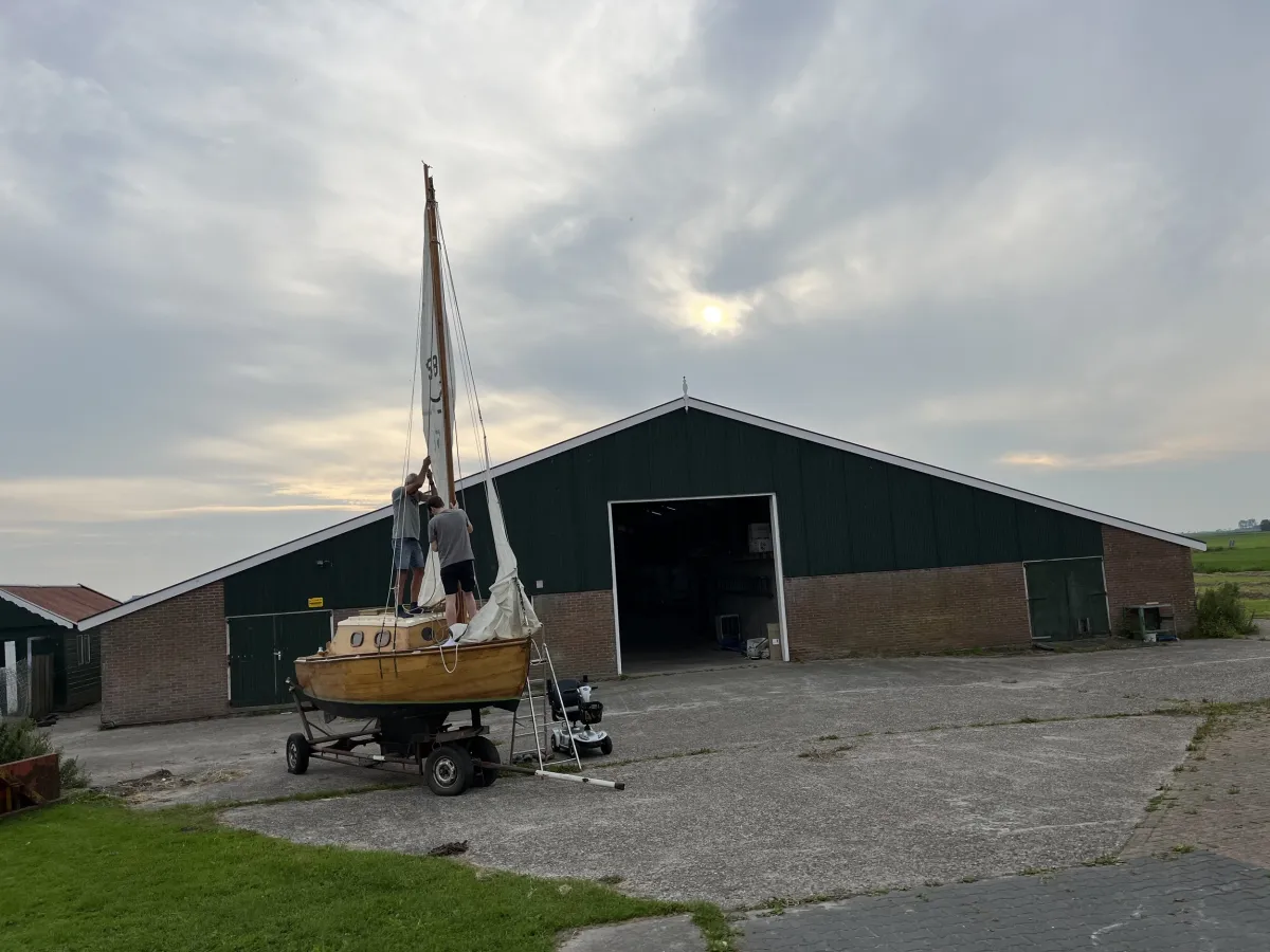 Wood Sailboat Cabin sailboat 600