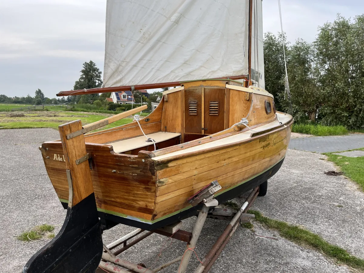 Wood Sailboat Cabin sailboat 600