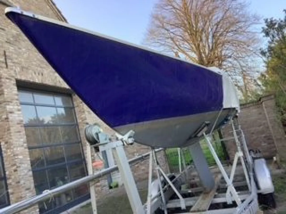 Polyester Sailboat Soling 820