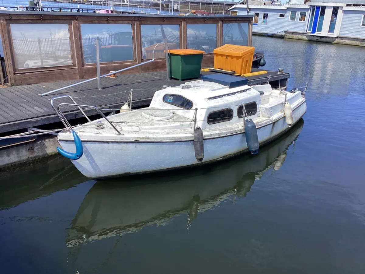 Polyester Budgetboat Cabin sailboat 650