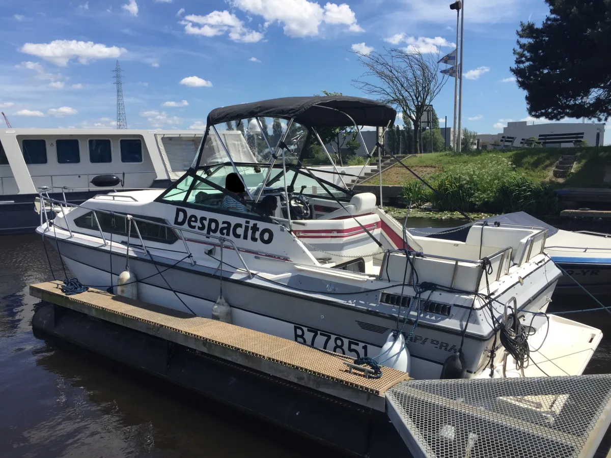 Polyester Speedboat Chaparral Signature 27