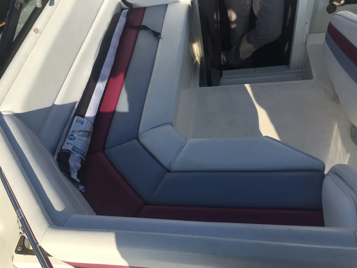 Polyester Speedboat Chaparral Signature 27