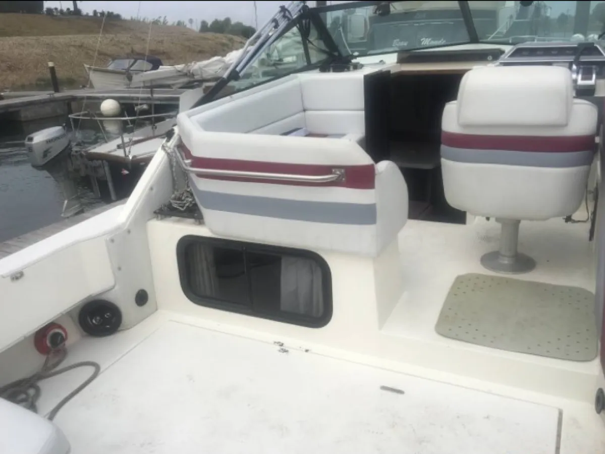 Polyester Speedboat Chaparral Signature 27