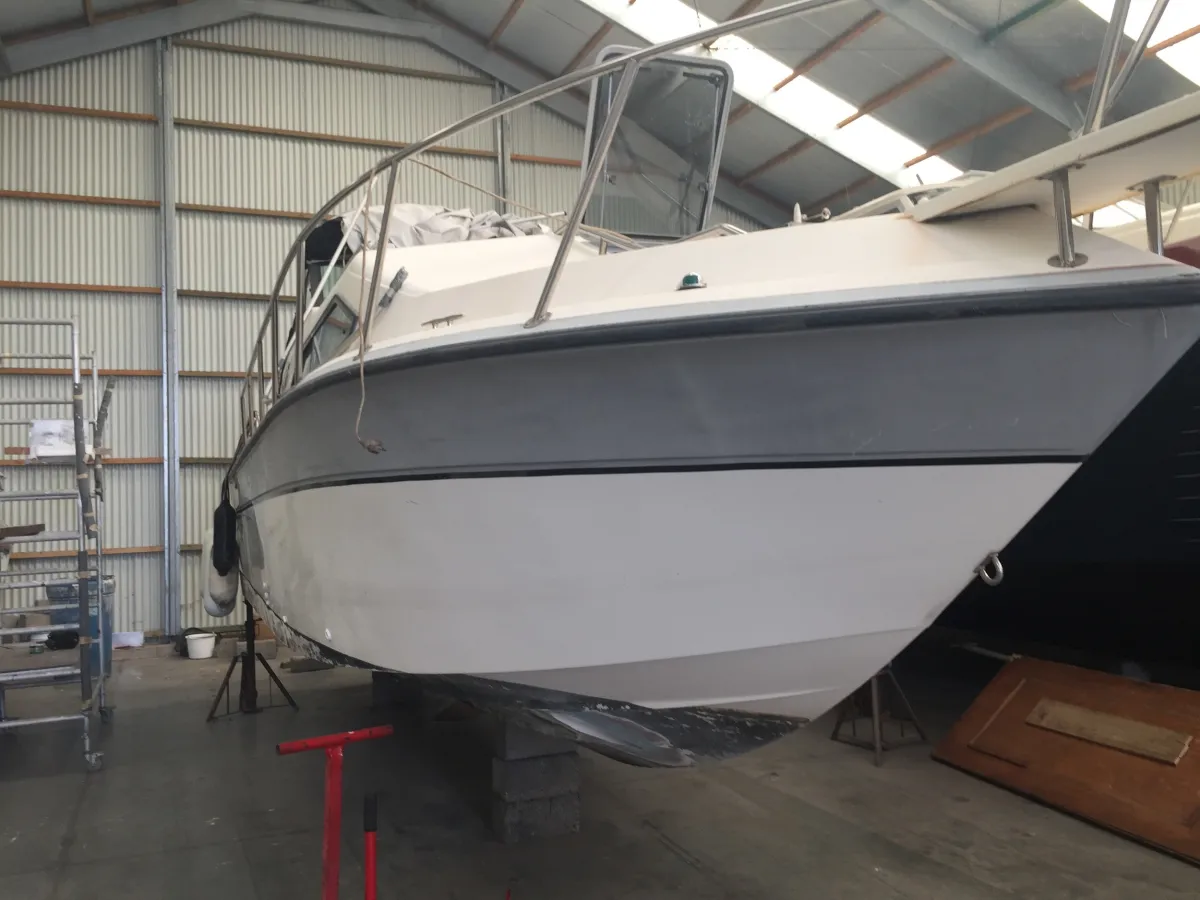 Polyester Speedboat Chaparral Signature 27