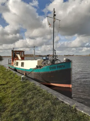 Steel Workboat Bunkerboot Steilsteven Photo 2