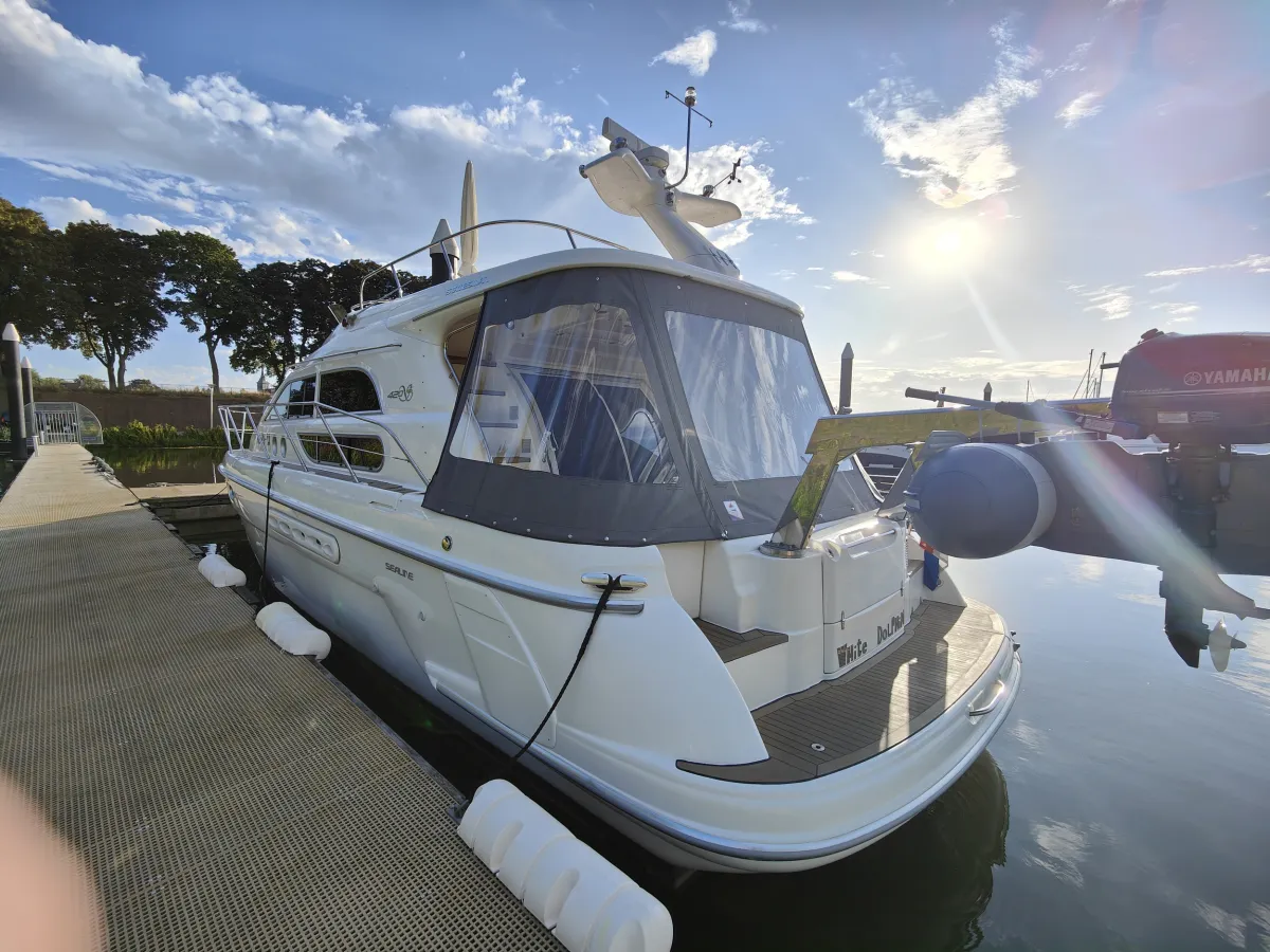 Polyester Motorboat Sealine 420 Statesman