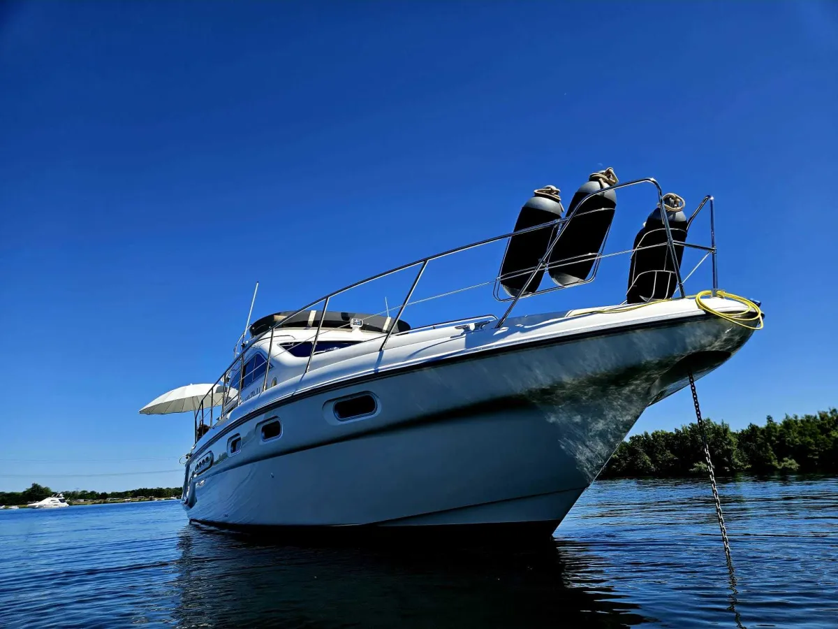 Polyester Motorboat Sealine 420 Statesman