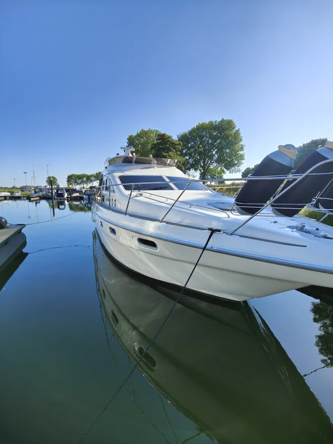 Polyester Motorboat Sealine 420 Statesman