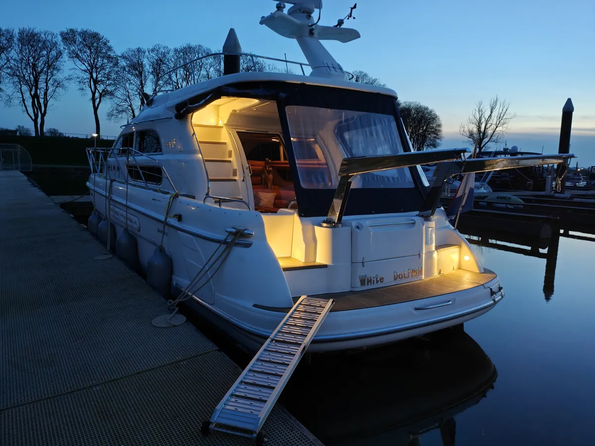 Polyester Motorboat Sealine 420 Statesman