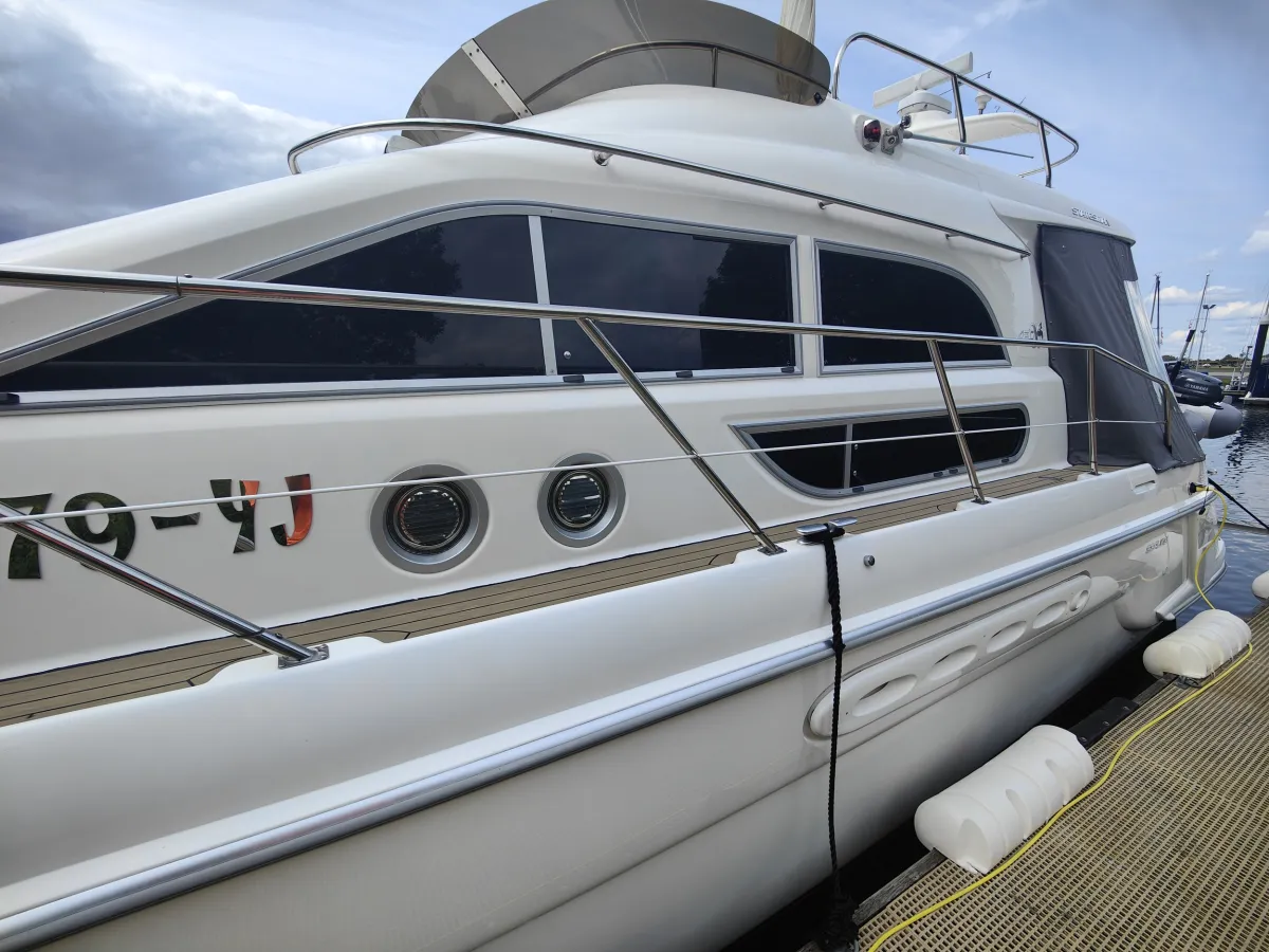 Polyester Motorboat Sealine 420 Statesman