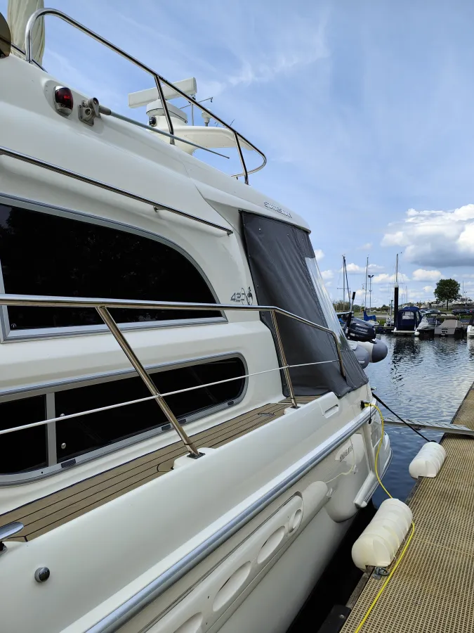 Polyester Motorboat Sealine 420 Statesman