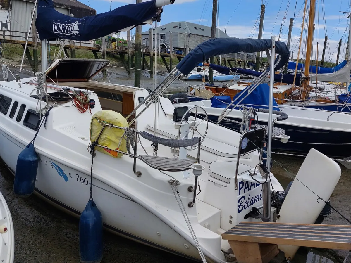 Polyester Sailboat Hunter 26