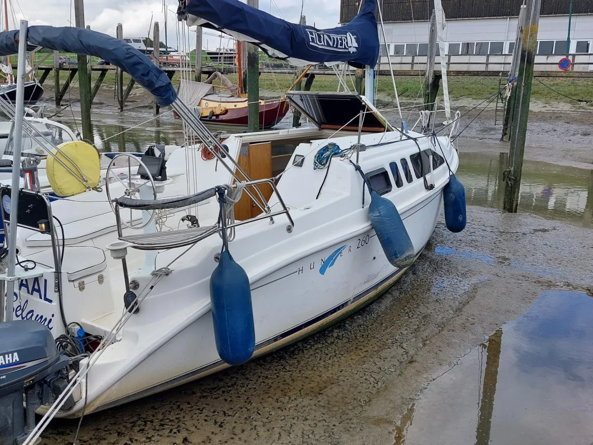 Polyester Sailboat Hunter 26