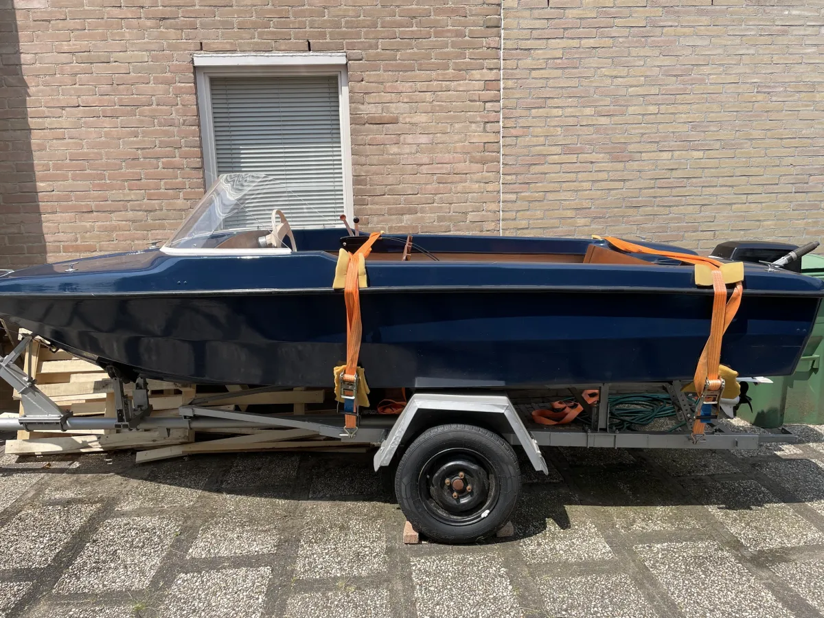 Polyester Speedboat Hellwig Triton