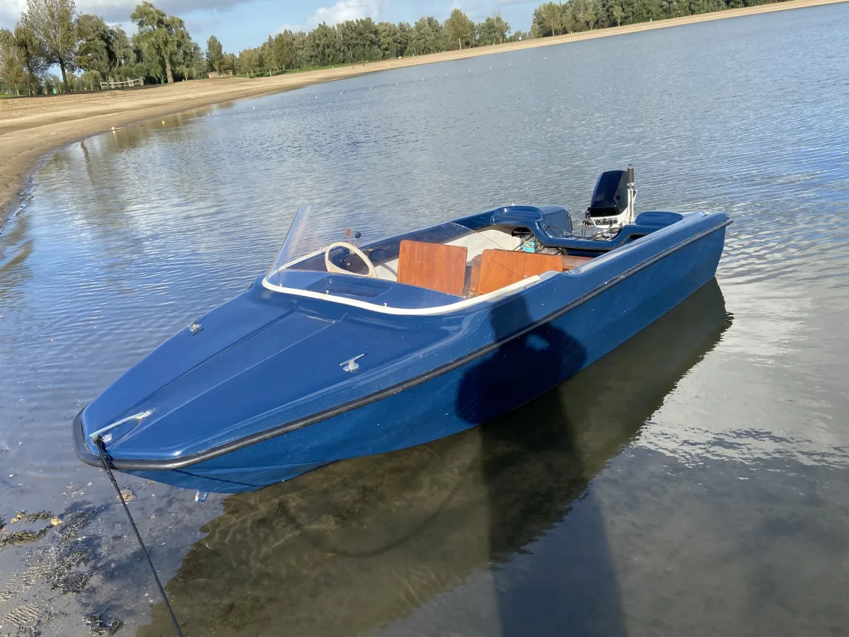 Polyester Speedboat Hellwig Triton