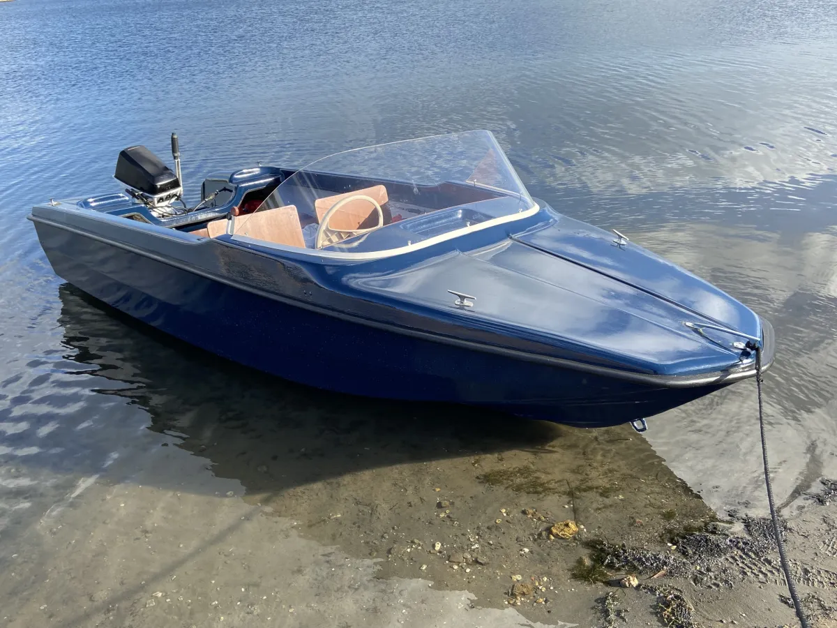 Polyester Speedboat Hellwig Triton