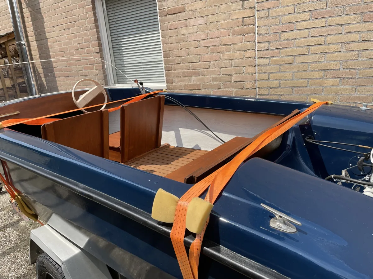 Polyester Speedboat Hellwig Triton