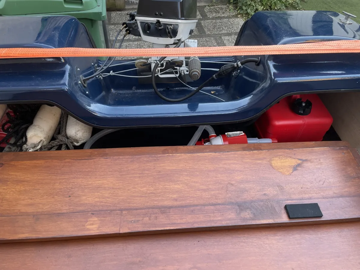 Polyester Speedboat Hellwig Triton