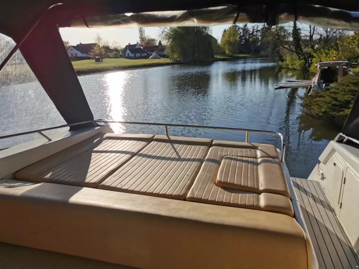 Polyester Motorboat Sunseeker Camargue 46