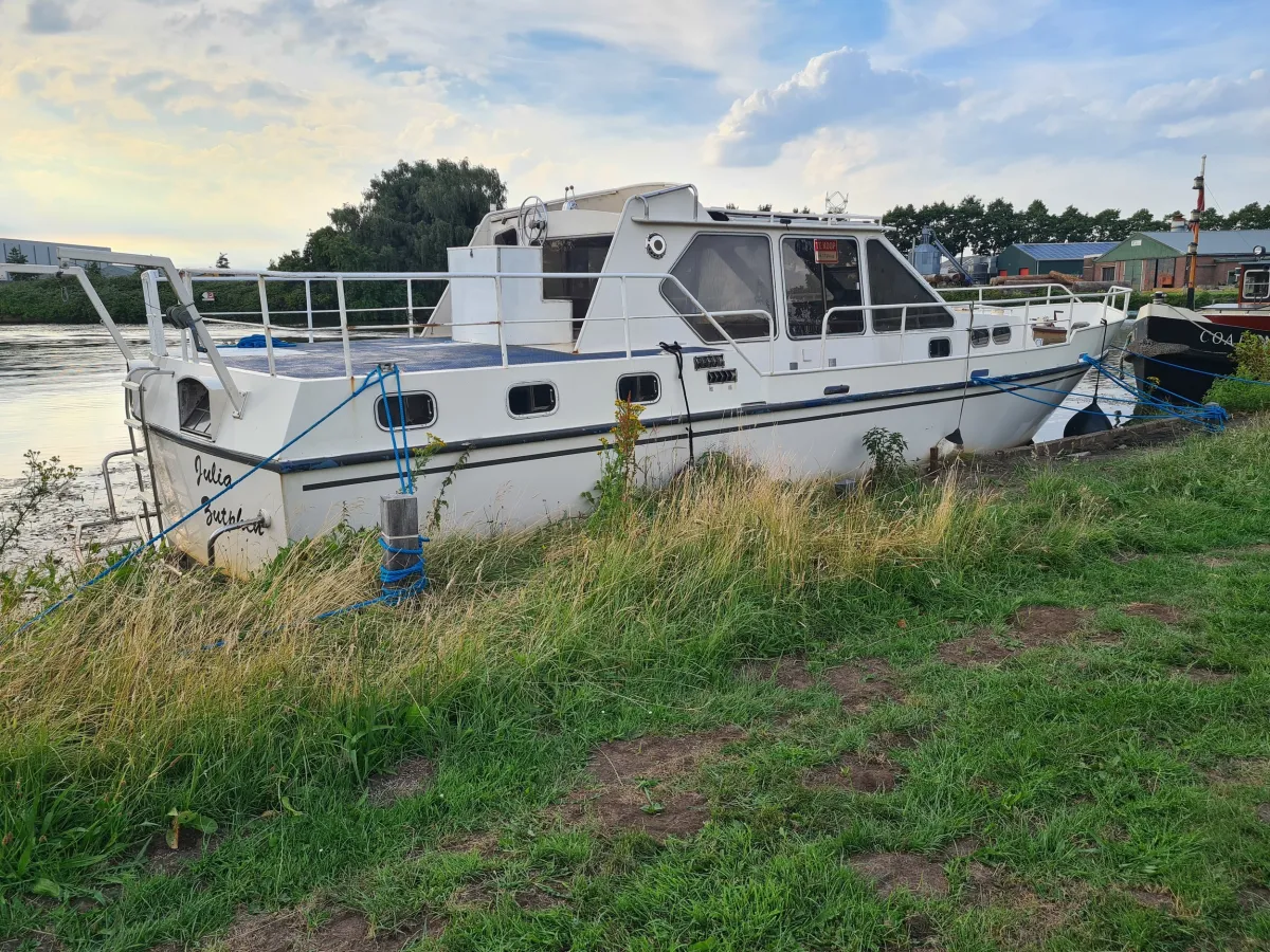 Steel Motorboat Beachcraft 1400 AK